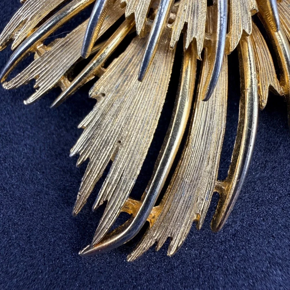 Vintage Gold Tone Textured Maple Leaf Brooch Pin Openwork Nature Fall 2